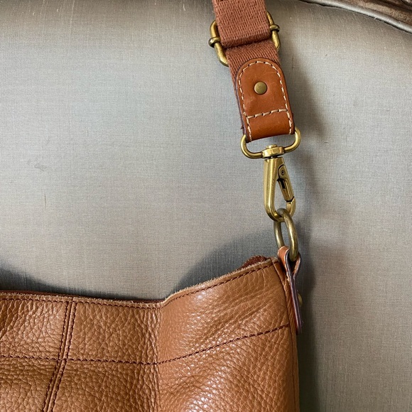 Fossil Pebble Leather Crossbody Bag - Picture 5 of 10